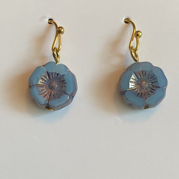 NEW Czech Glass Hawaiian flower with gold plated components - Picture 2 of 2